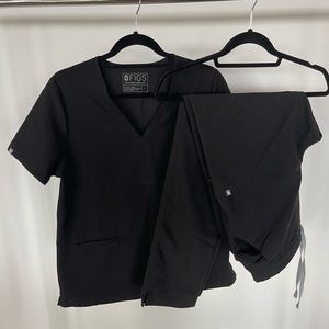 FIGS Black Scrub Set